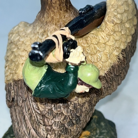 Mallard Duck Runaway with Gun and Pouch Sack Ceramic - Picture 3 of 8